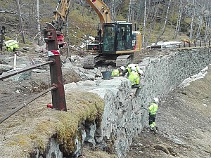 2016: Resturering mur Vindhella i lag med Sherparar frå Stibyggjaren AS