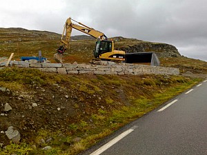 FV 243 Aurland-Lærdal, mur rasteplass Flotane