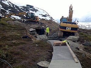 Fv 243 Aurland-Lærdal, kunstprosjekt Bjørnehi Vedahaugane