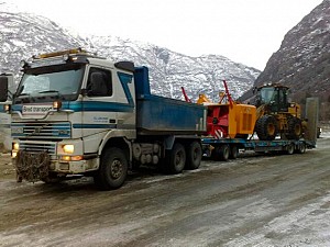 Transport av hjullaster for E Opedal & sønner